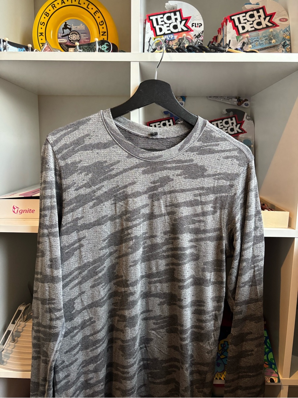Lululemon Men's Grey Camouflage Long-Sleeve Crew Neck Shirt